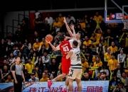 乐动体育登录-东京奥运会男篮选拔赛开幕，新星争相崭露头角