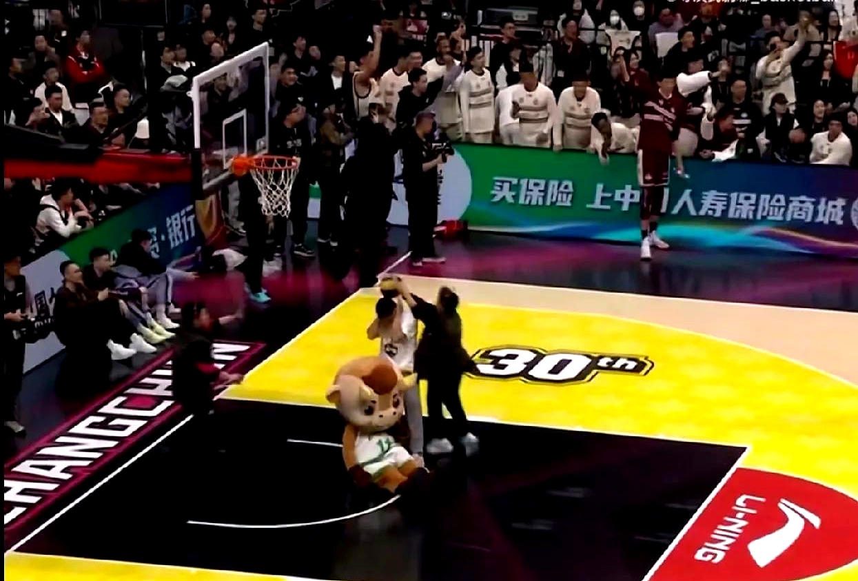 FMVP！管子煜打满全场，投篮25中9砍下30分7篮板2助攻3抢断的简单介绍