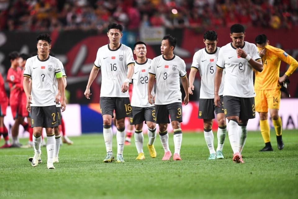 15:00播东亚杯国足VS中国香港底线不能输球