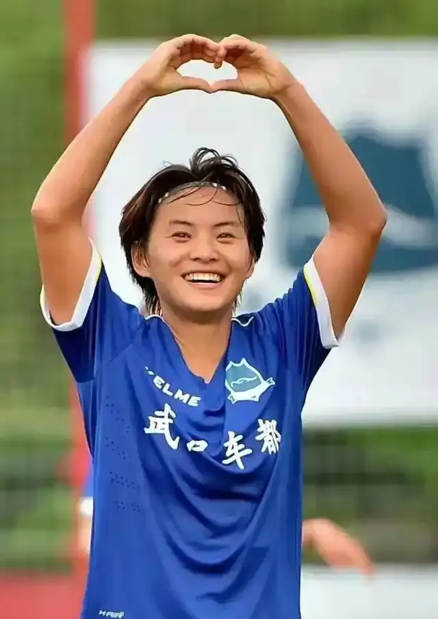 包含冠军之路：女足选手勇往直前的词条