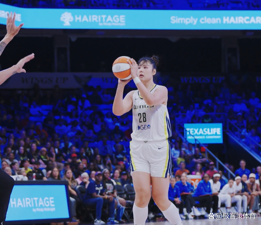 包含19分12篮板！李月汝取得WNBA生涯首次两双的词条
